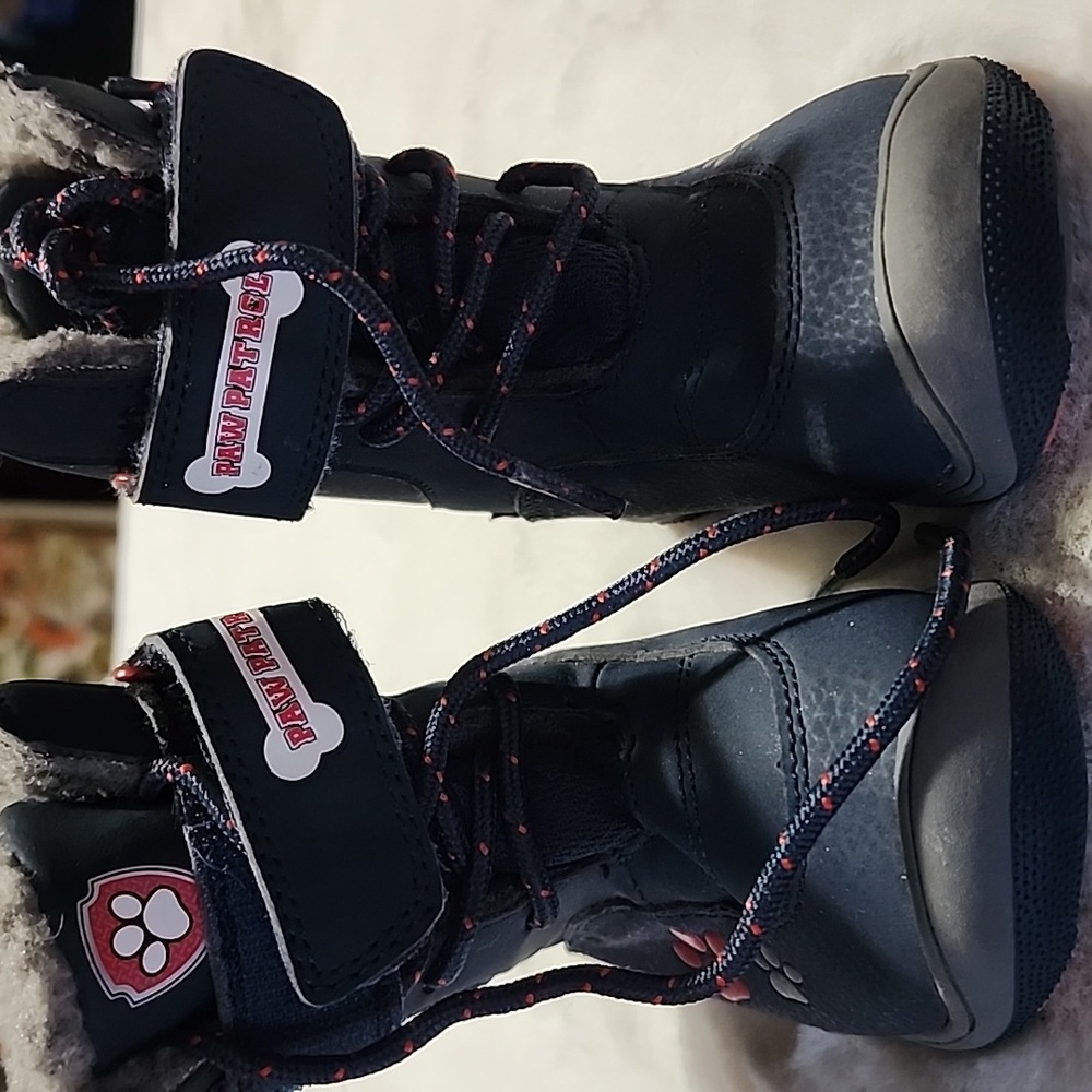PAW 🐾 PATROL  INFANTS  SIZE 6  WINTER  BOOTS. Lights up! - Picture 3 of 9